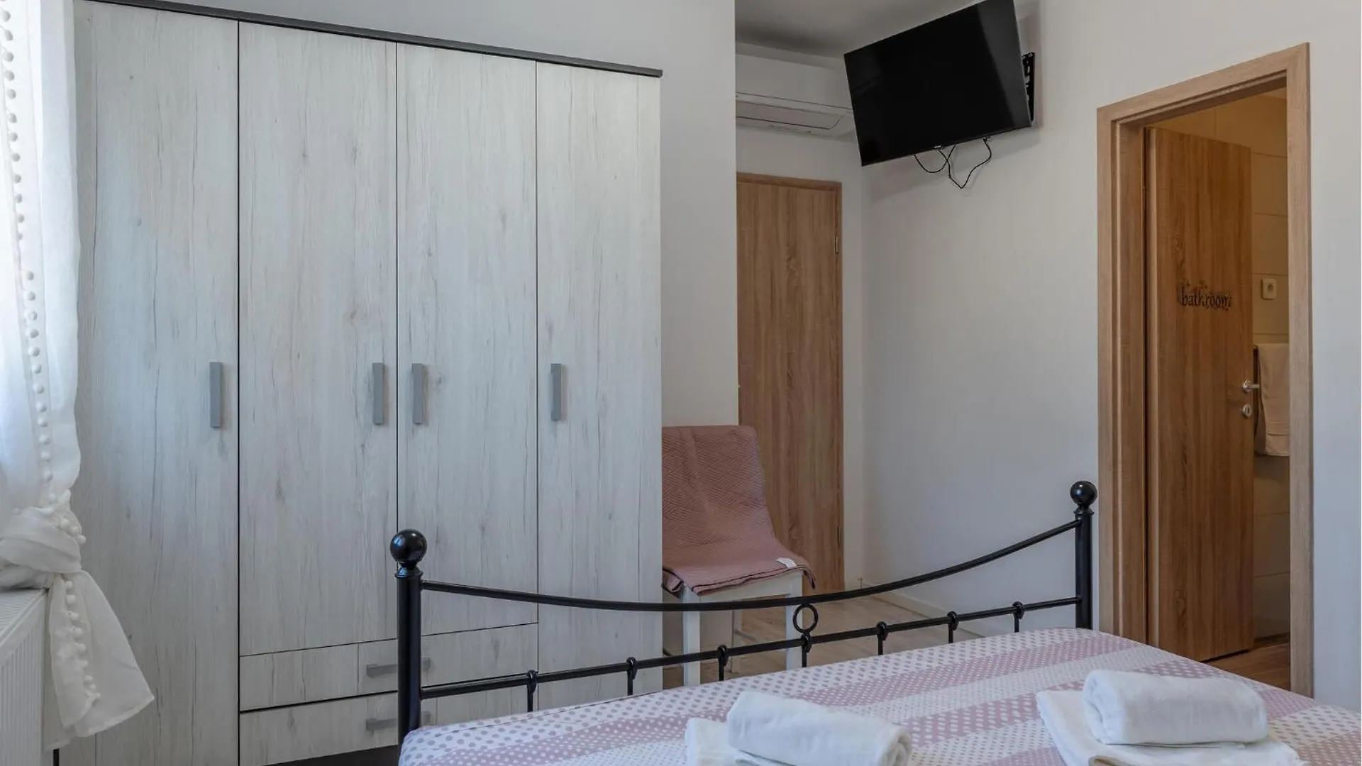 Pet Friendly Home In Vrsi With Wifi Holiday home